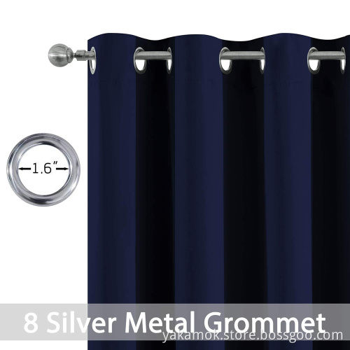 Rideaux bleu marine avec œillets